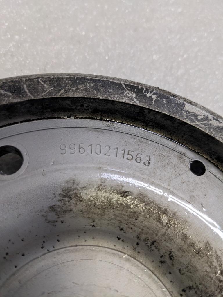 PORSCHE 911/996 3.6L PULLEY/CRANKSHAFT 99610211563 USED 996B.G.L.
