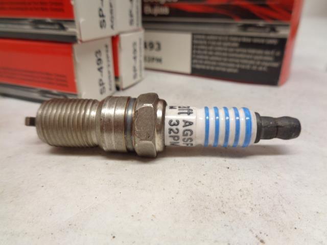 NEW MOTORCRAFT PLATINUM SPARK PLUG FOR CADILLAC 8 PACK SP-493 R13T1