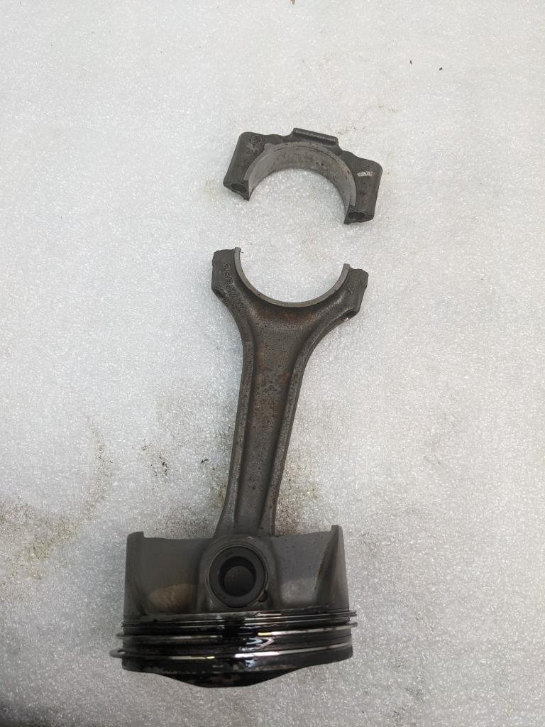 PORSCHE CAYENNE PISTON CONNECTING ROD #4 (CRACKED) 9461191R USED R24
