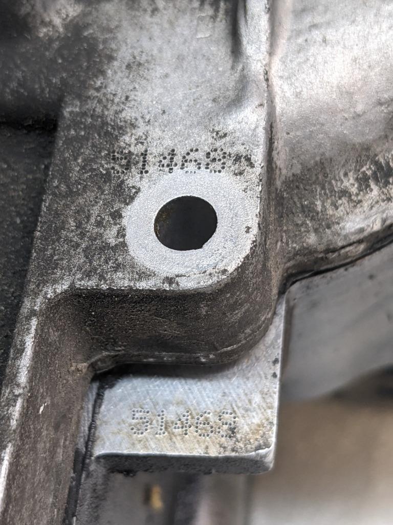 PORSCHE 911/996 CYLINDER HEAD ASSEMBLY W COVER 9961046710R SR: 51468 USED 996GL2