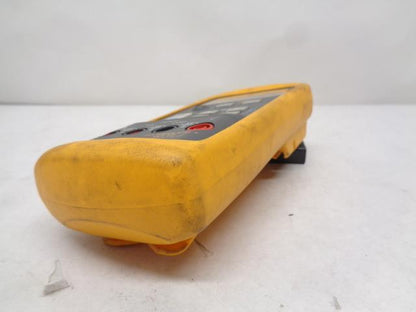 FLUKE 715 VOLT/mA CURRENT AND VOLTAGE CALIBRATOR FLUKE-715 R30