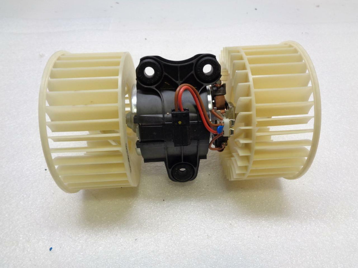 NEW GENUINE ACM  64 11 8 385 558 FRONT AC BLOWER MOTOR 2000-06 BMW (VARIOUS) R2