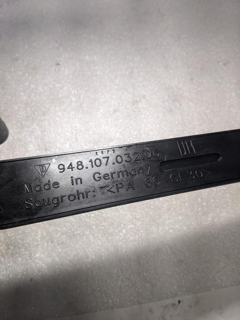 PORSCHE CAYENNE OIL PUMP WITH RESERVOIR 948107010 USED R24