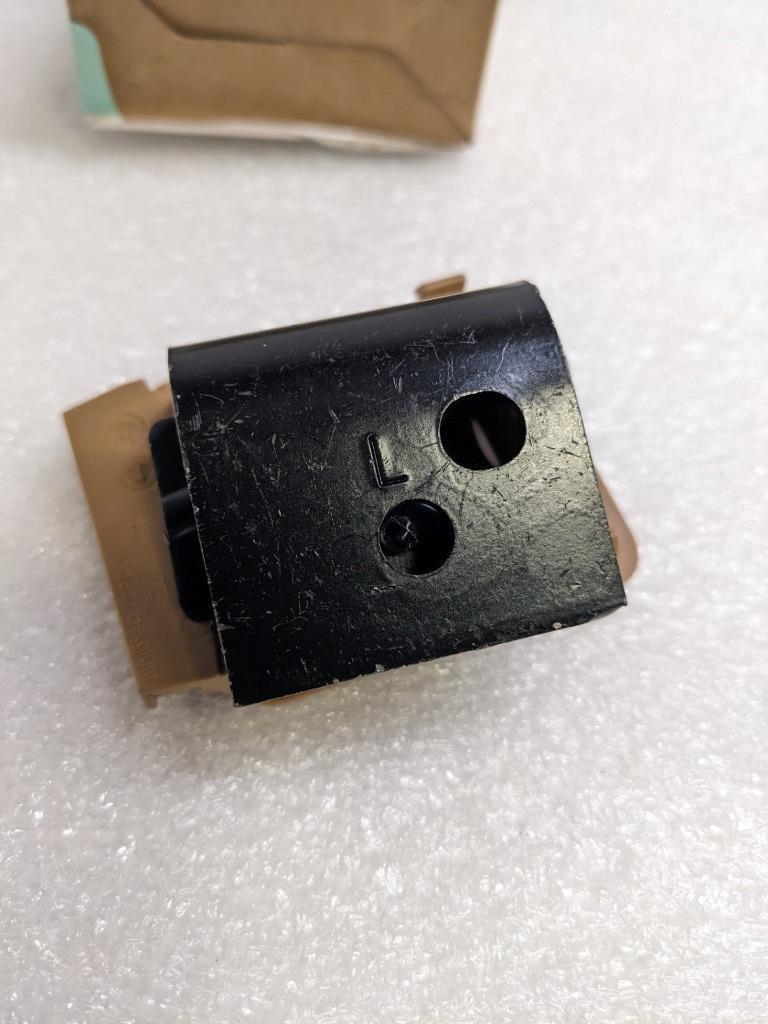 PORSCHE 955555687016C6 CARGO NET BRACKET BEIGE FOR 03-06 CAYENNE NEW PGB2TA