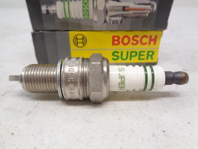 BRAND NEW BOSCH SUPER SPARK PLUG DODGE 8 PACK 7522 R13T3