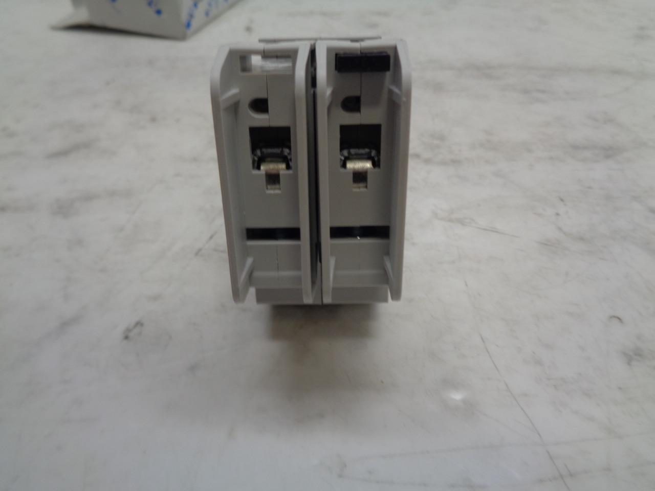 NEW EATON FAZ-D3/2-NA CIRCUIT BREAKER 102181 R4TB