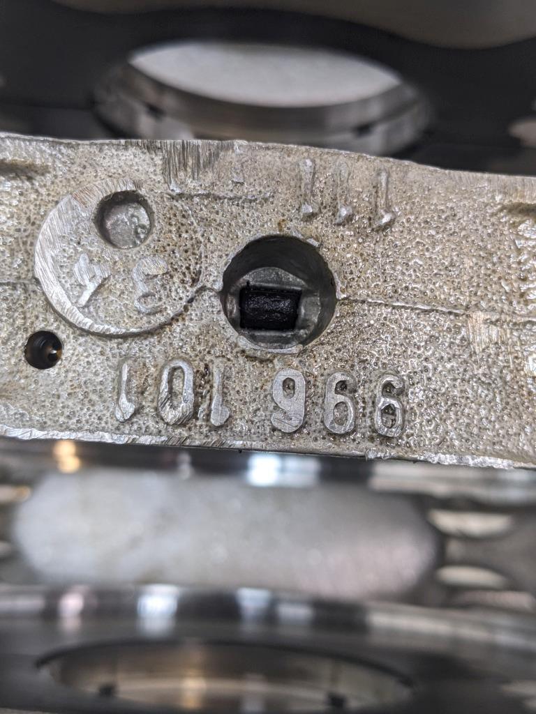 PORSCHE 986/987 BOXSTER CRANKSHAFT CASE ASSEMBLY 9961011128R USED 996BGL2