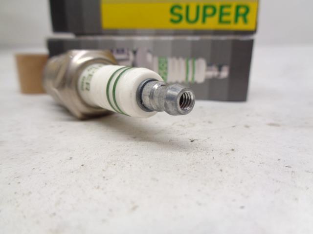 BRAND NEW BOSCH DODGE SUPER SPARK PLUG 4-PACK 7551 R13T3