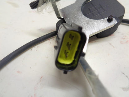 USED NOVOTECHNIK RFC 4801 636 221 201 ROTARY SENSOR WITH MOUNTING HARDWARE R15T3