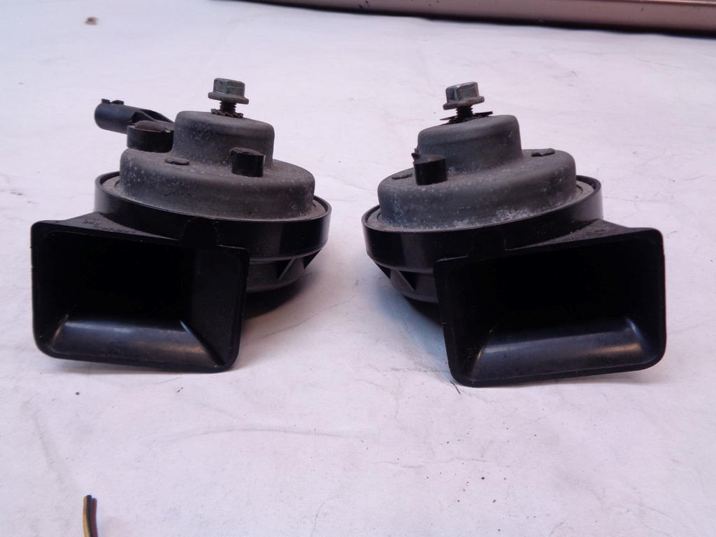 PAIR FER HORNS H&L FOR PORSCHE 911 996 986 01212903 012222903 R23T9