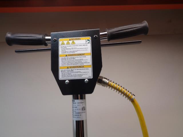 SANITAIRE 17 INCH FLOOR MACHINE SC6010D NEW BSR