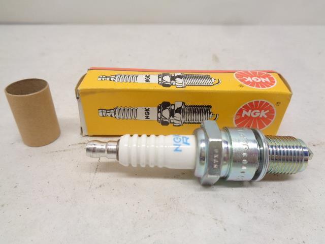 NGK SPARK PLUGS STANDARD SERIES CHRYSLER TC MASERATI PORSCHE 10 PACK 3923 R13