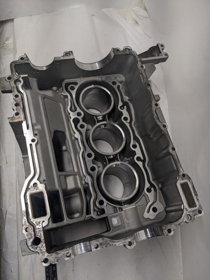 PORSCHE RIGHT/LEFT BARE ENGINE CASE FOR 97-04 BOXSTER 2.7L USED 996BGL2