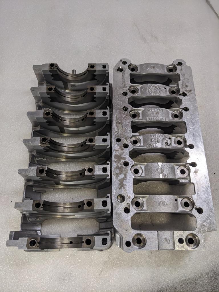 PORSCHE 911 996 BOXSTER ENGINE CRANKCASE HOUSING 9961011575R 996B.G.L.