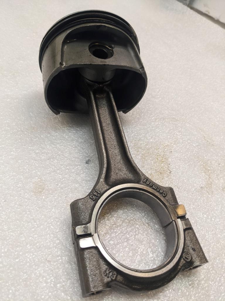 PORSCHE 986 BOXSTER 2.7L PISTON W/CONNECTING ROD #1 9961031028R USED 996GL2T1