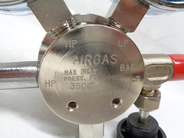 NEW AIRGAS GAUGE PRESSURE REGULATOR 0-60 PSI 0-4000 PSI Y11-S727B R27