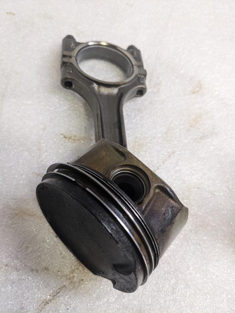 PORSCHE 996/911 CONNECTING PISTON RODS 9961031028R #3 USED 996BGL2T2