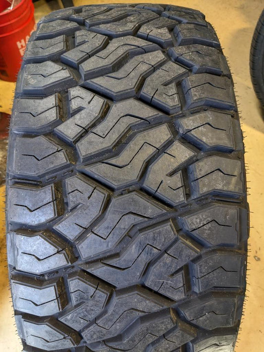 VENOM POWER TERRA HUNTER R/T LT 305 55 20 125/122S LRF 12PLY TIRE TVPRT14 CQ2