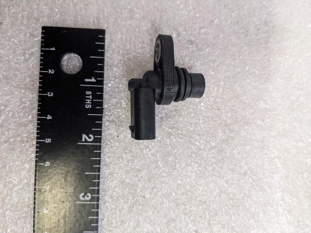 PORSCHE 94660610600 ENGINE CAMSHAFT POSITION SENSOR NEW PGB2TA