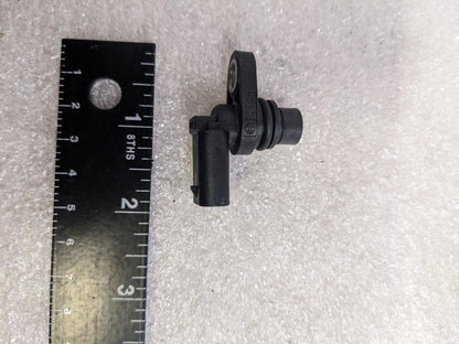 PORSCHE 94660610600 ENGINE CAMSHAFT POSITION SENSOR NEW PGB2TA