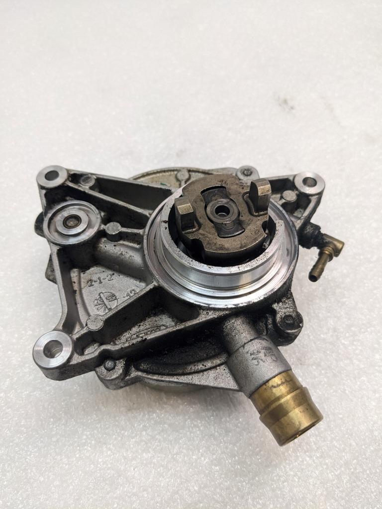 2016-18 PIERBURG PORSCHE MACAN ENGINE VACUUM PUMP 94610053000 USED R25