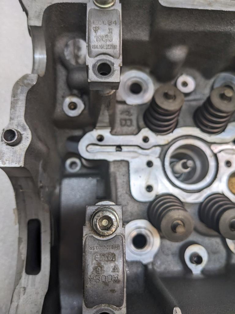 PORSCHE 911/996 CYLINDER HEAD ASSEMBLY W COVER 9961041391R #3 SR:0084  996GL2