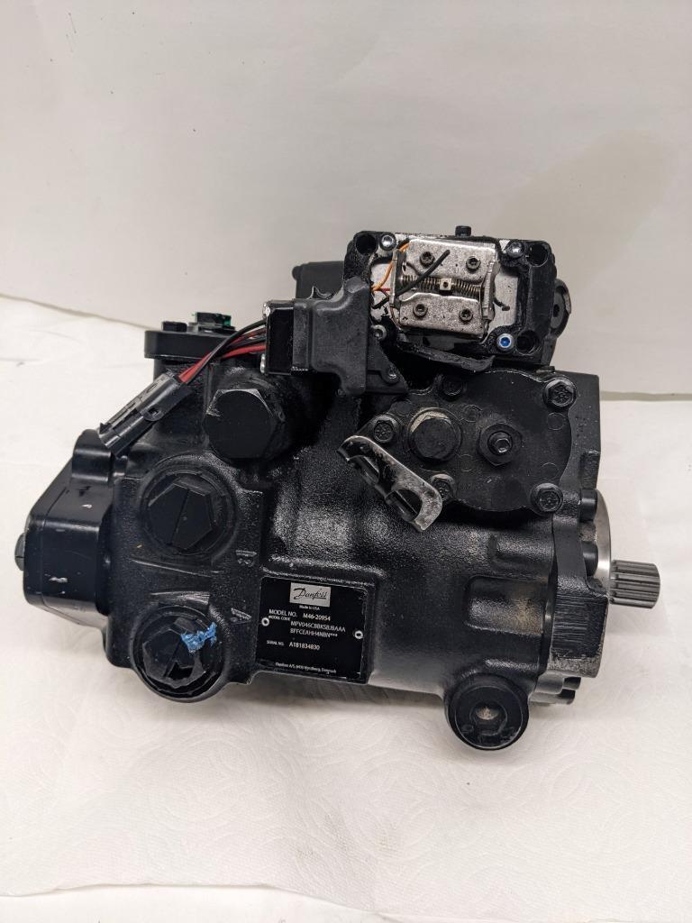 DANFOSS M46-20954 HYDRAULIC PUMP W/ DAMAGED PRESSURE CONTROL PILOT NEW H1