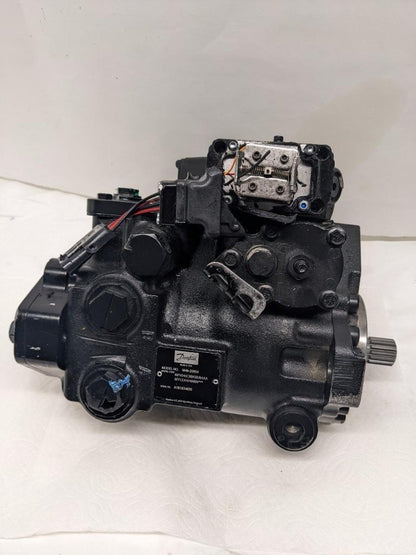 DANFOSS M46-20954 HYDRAULIC PUMP W/ DAMAGED PRESSURE CONTROL PILOT NEW H1