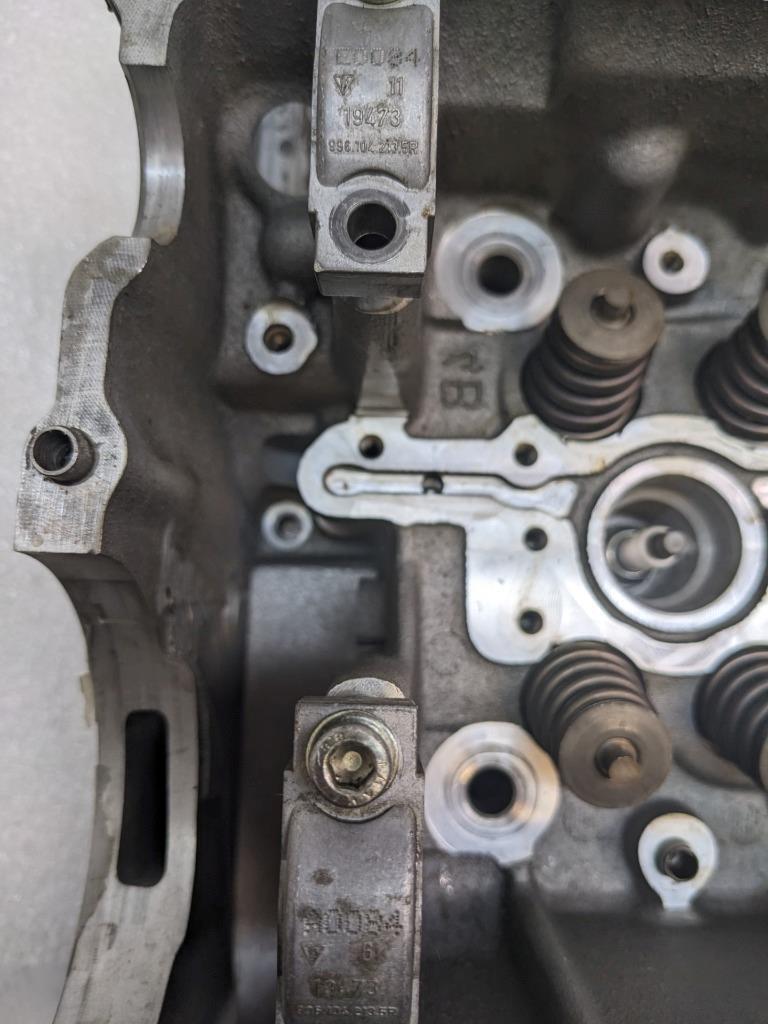 PORSCHE 911/996 CYLINDER HEAD ASSEMBLY W COVER 9961041391R #3 SR:0084  996GL2