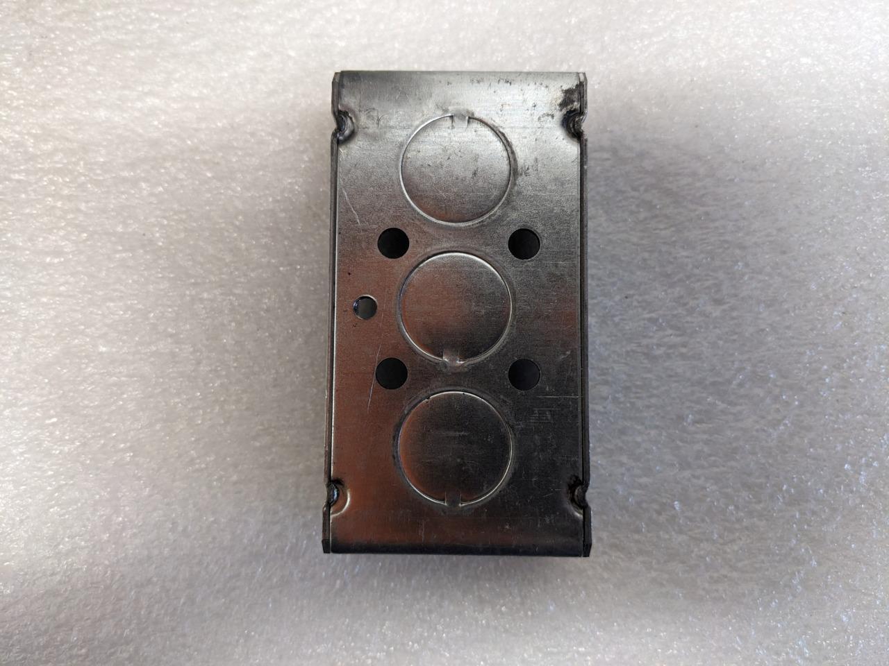 Hubbell-Raco 30309 650 Handy Box 1-1/2 IN. DEEP 1/2 IN. KO'S 4IN. X 2I. 50pc R10