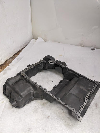 PORSCHE MACAN OIL-CONDUCTING HOUSING 94610705131 USED/GENUINE R25