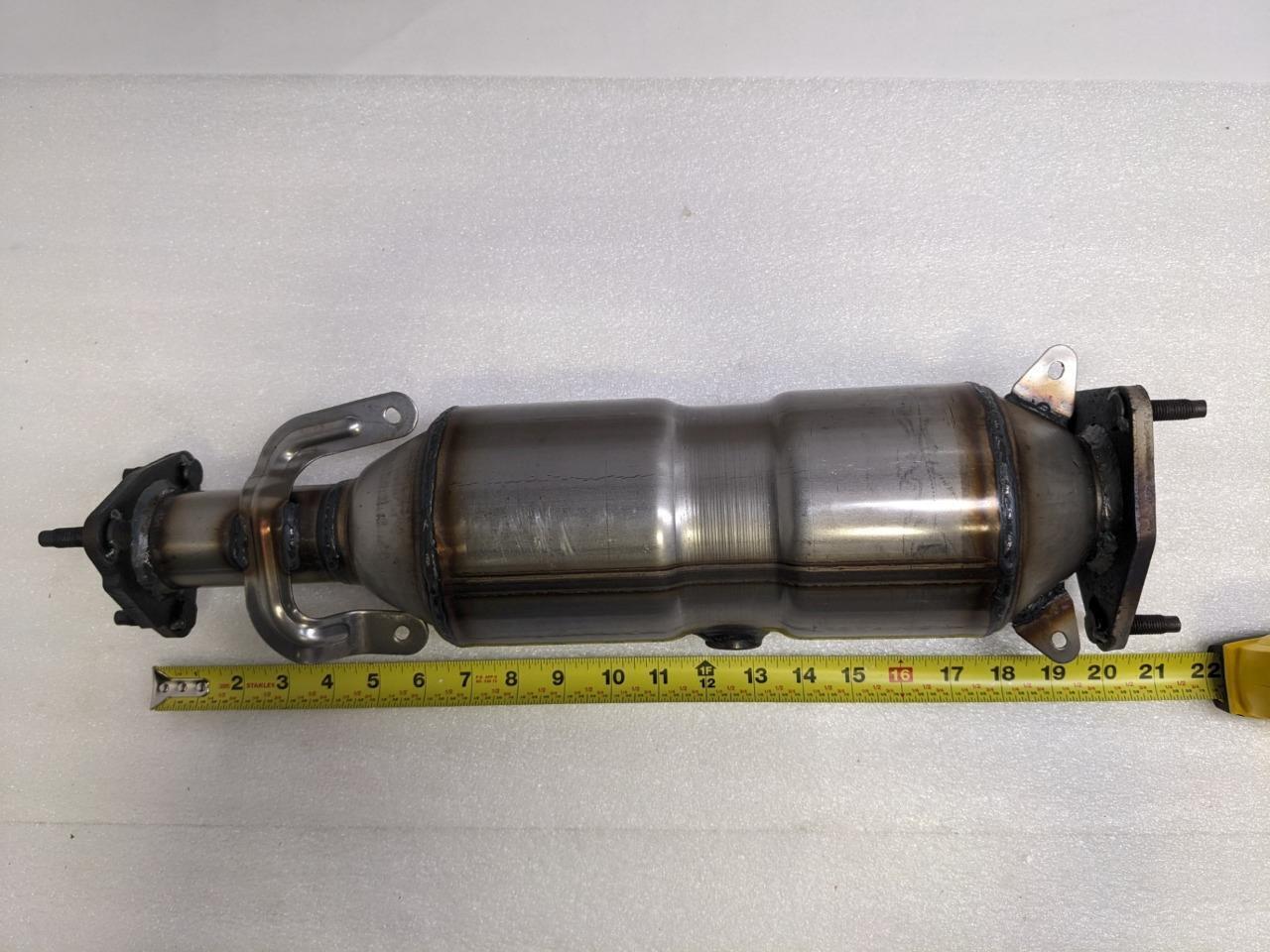 CATALYTIC CONVERTER KIT BELIEVED FOR FRONT 2003-2007 HONDA ACCORD 2.4L NEW R19