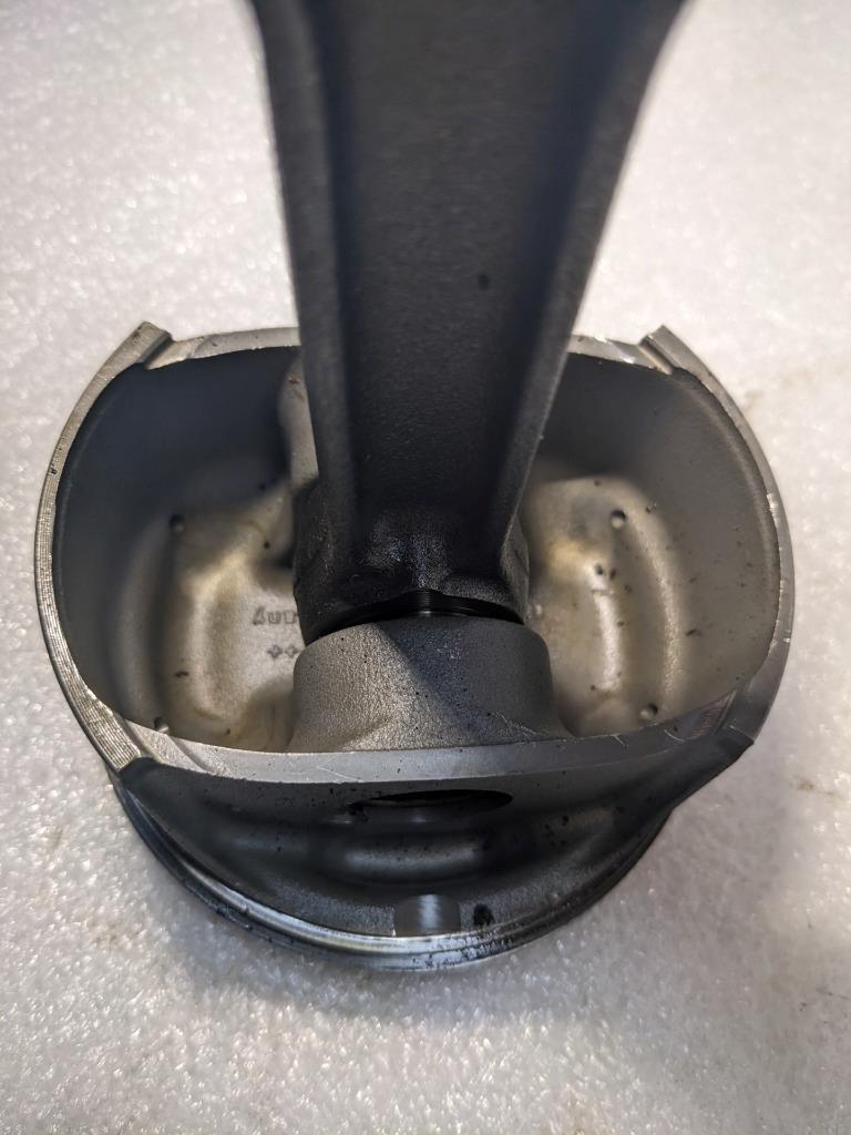 PORSCHE 986 BOXSTER 2.7L PISTON W/CONNECTING ROD #3 9961031028R USED 996GL2T1