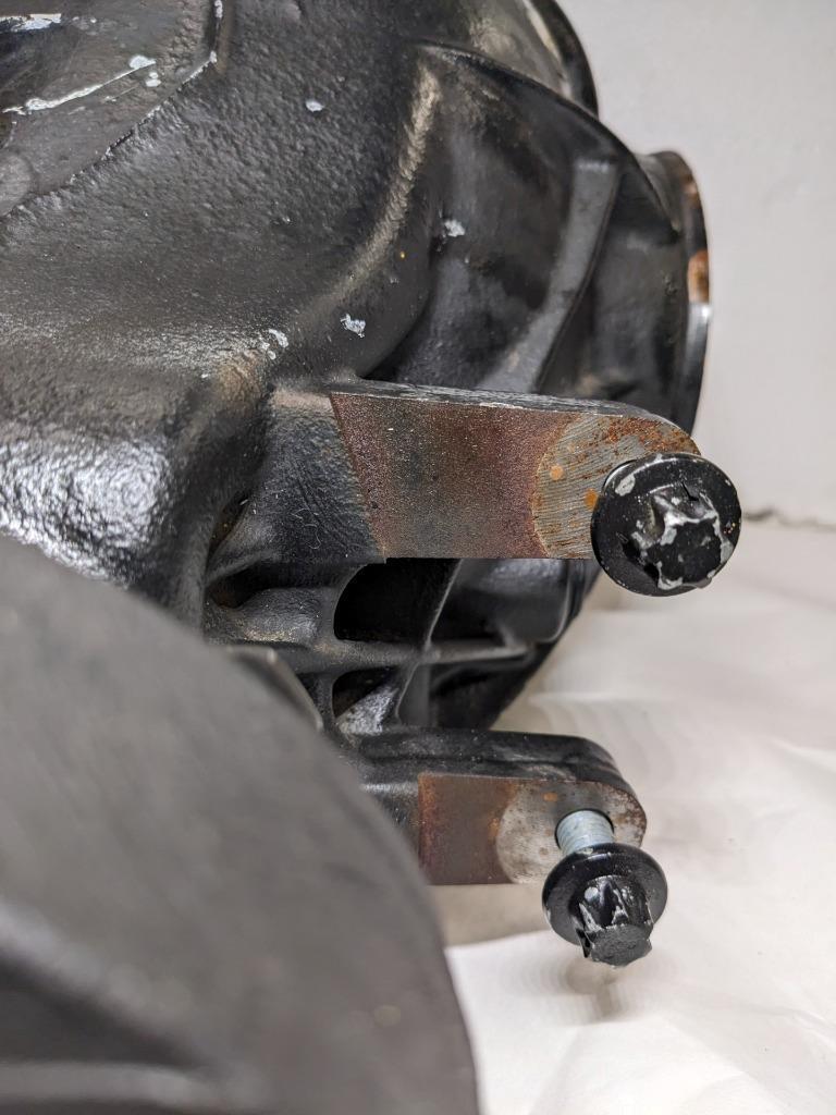 04-06 MERCEDES SL500 DIFFERENTIAL DIFF REAR AXLE CARRIER 2303510305 USEDBSIG1