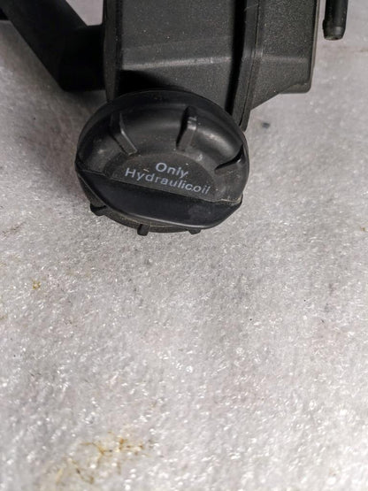 PORSCHE 911/996 POWER STEERING FLUID RESERVOIR TANK USED 996B.G.L.