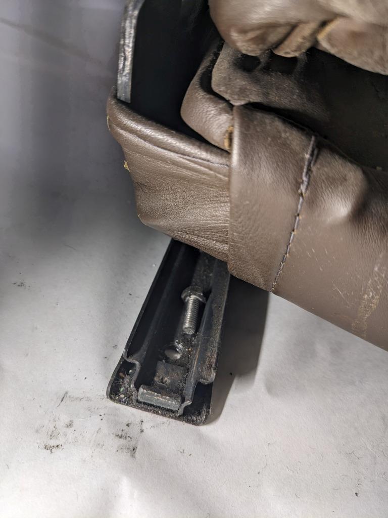 PORSCHE 1981 998 BROWN RECLINING MANUAL SEAT FOR PORSCHE (RIGHT) USED B2