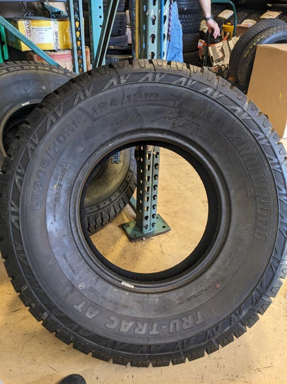 ARMSTRONG TRU-TRAC AT BSW LT 305 70 16 124/121R LRE 10PLY TIRE 1200046654 CQ1