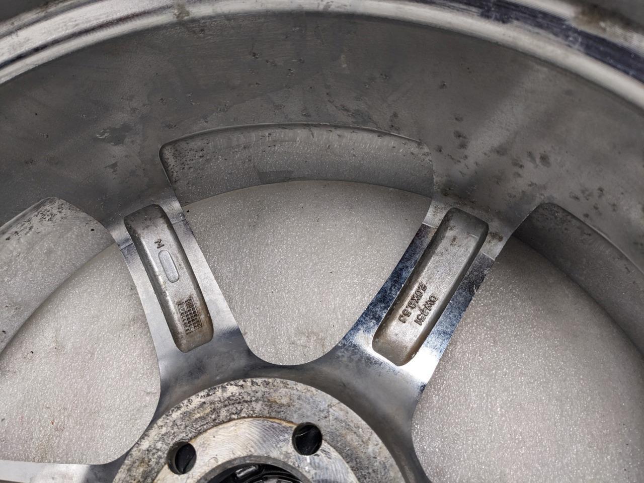 PAIR OF LEXANI LX-6 CHROME CUSTOM WHEELS 20X8.5 ET15 5X115 DISCONTINUED USED B2