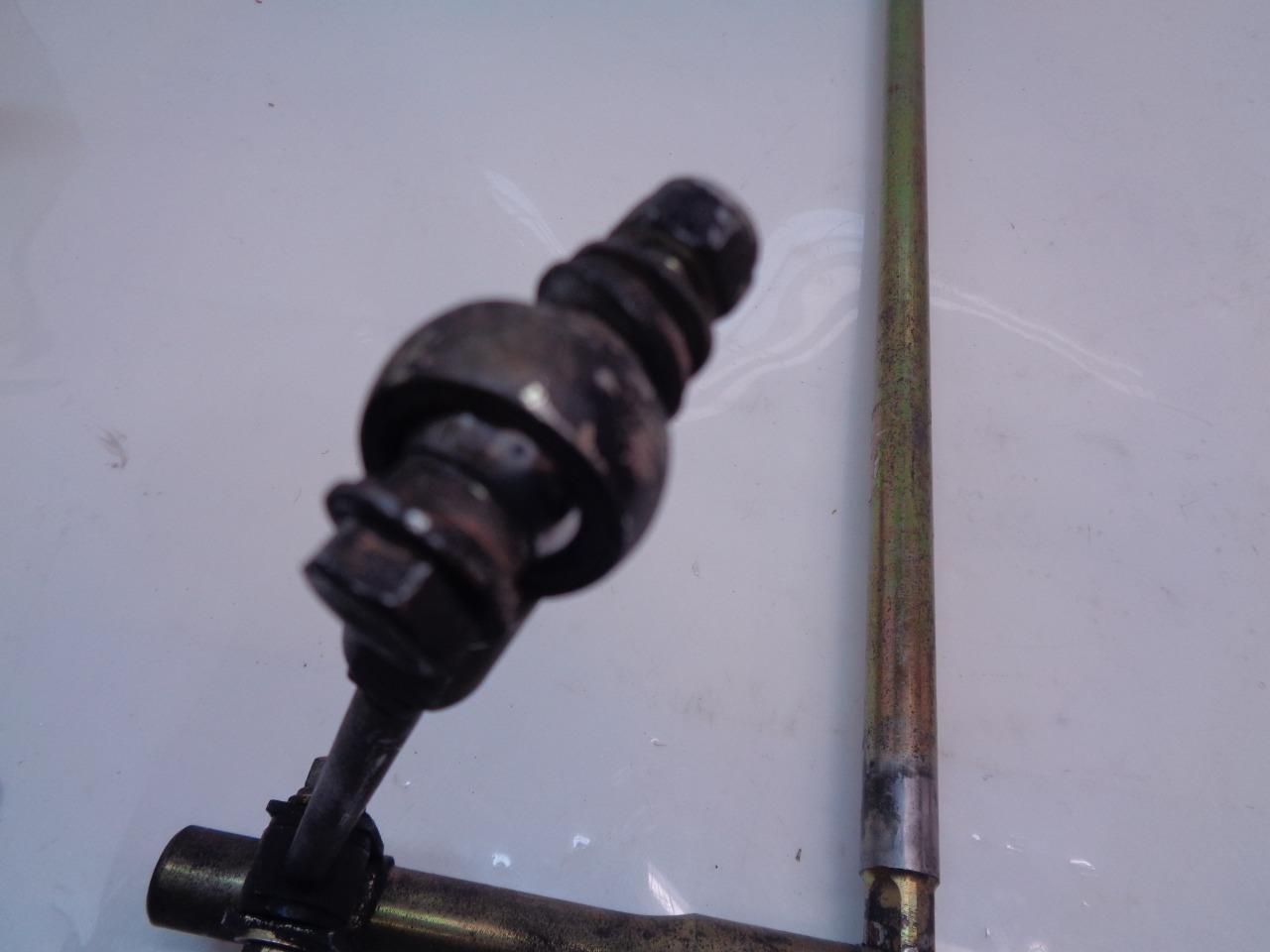 USED PORSCHE FRONT SWAY BAR 22MM (MISSING PARTS) R21