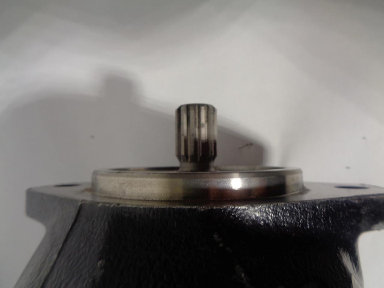 BOSCH REXROTH LA10VO28DR/31R-VSC62K01-S1743 HYDRAULIC PUMP NEW J2