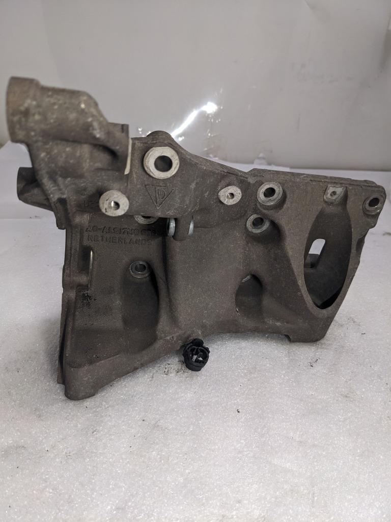 PORSCHE CAYENNE 4.5L LEFT ENGINE MOTOR BRACKET 9481022135R USED 996BGL