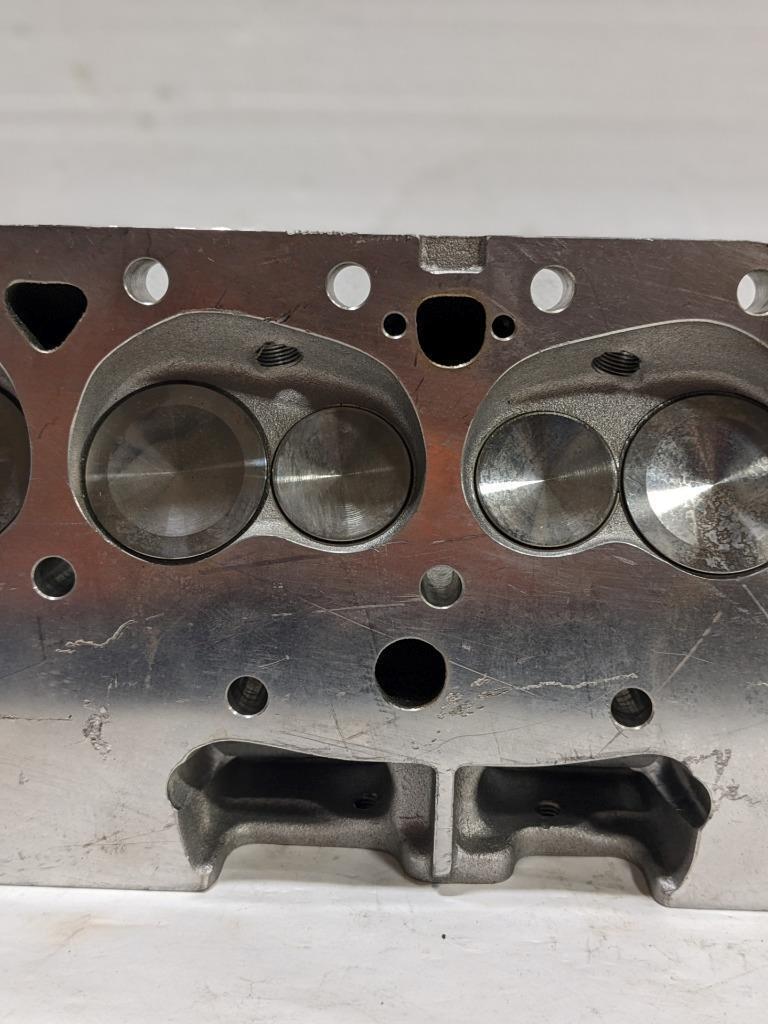 Edelbrock 77589 SBC VICTOR JR CY NEW I2