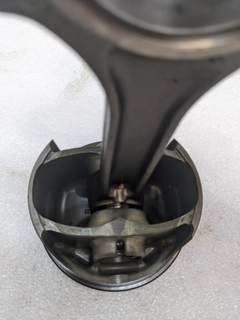 PORSCHE 911/996  CONNECTING PISTON ROD #4 9961031026R USED 996BGL2T2