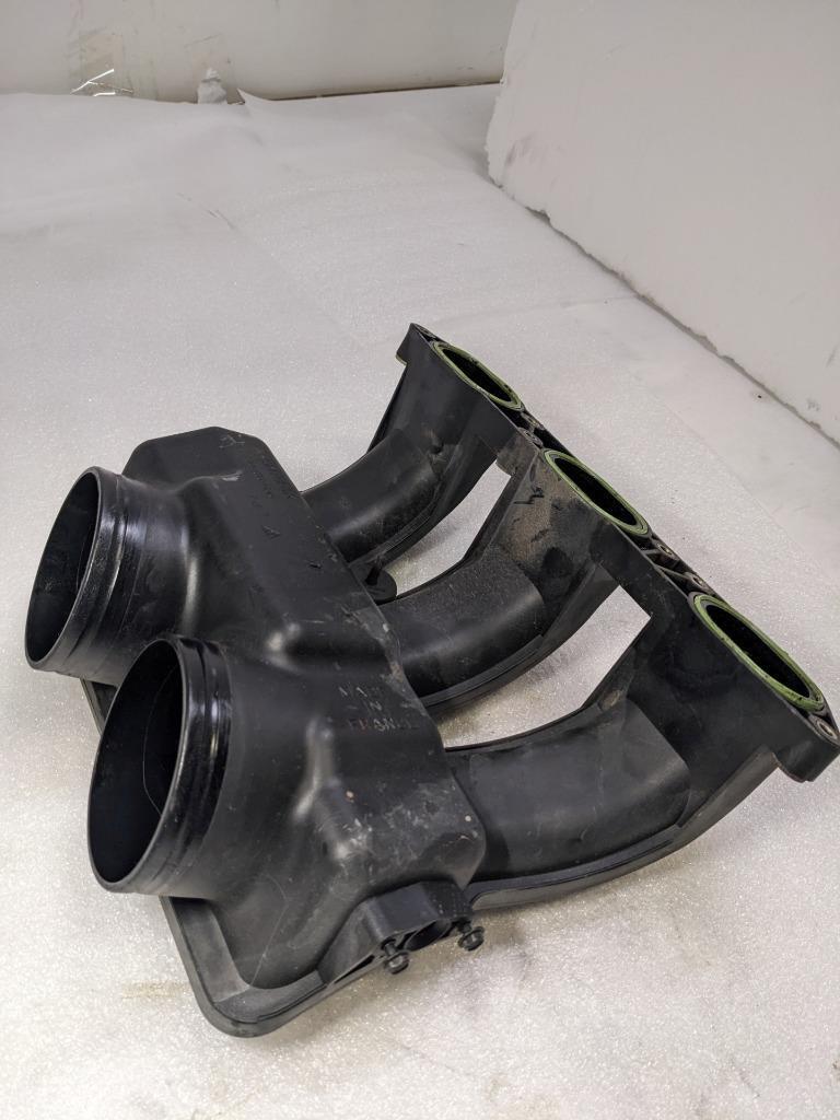 PORSCHE 911/996 INTAKE MANIFOLD/AIR DISTRIBUTOR 99611001555 USED 996B.G.L.