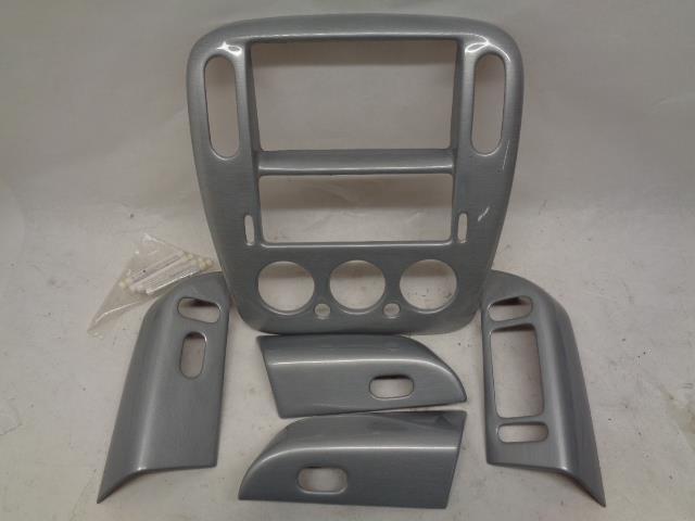 DEE ZEE FORD EXPLORER 2002-2004 SILVER DASH TRIM KIT DZ 26-1201-11 R18