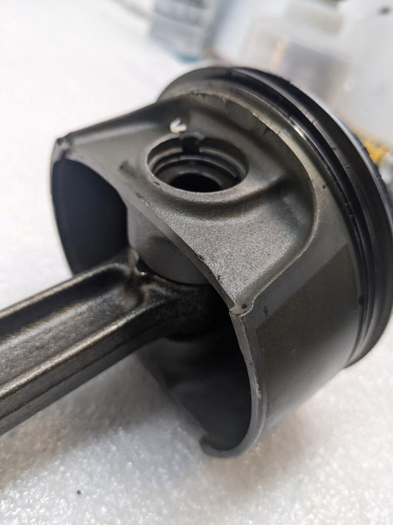 PORSCHE 986 BOXSTER 2.7L PISTON W/CONNECTING ROD #3 9961031028R USED 996GL2T1