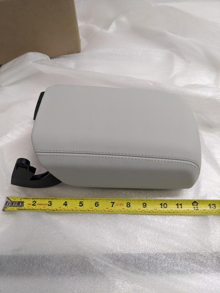 PORSCHE 95B864208AOD4 CONSOLE ARMREST PEBBLE GRAY FOR 19-24 MACAN NEW PGB2
