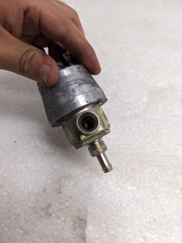 PORSCHE 92811019801 FUEL PRESSURE REGULATOR FOR 88-95 PORSCHE 911 USED R20T7