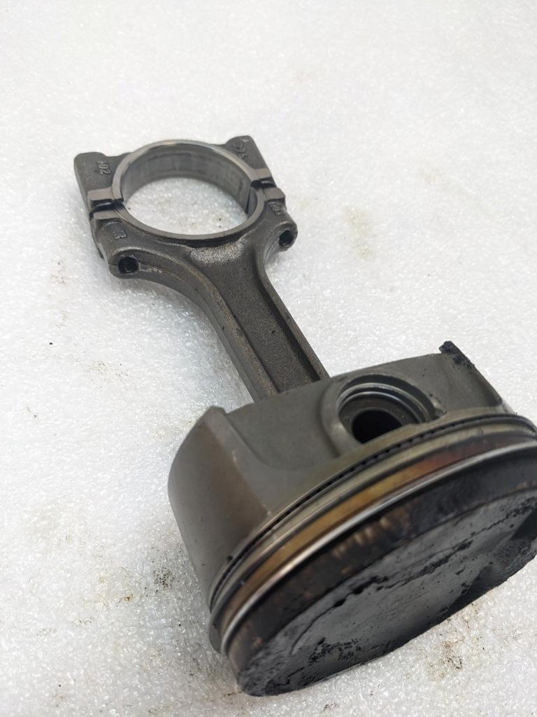 PORSCHE 986 BOXSTER 2.7L PISTON W/CONNECTING ROD #6 9961031028R USED 996GL2T1