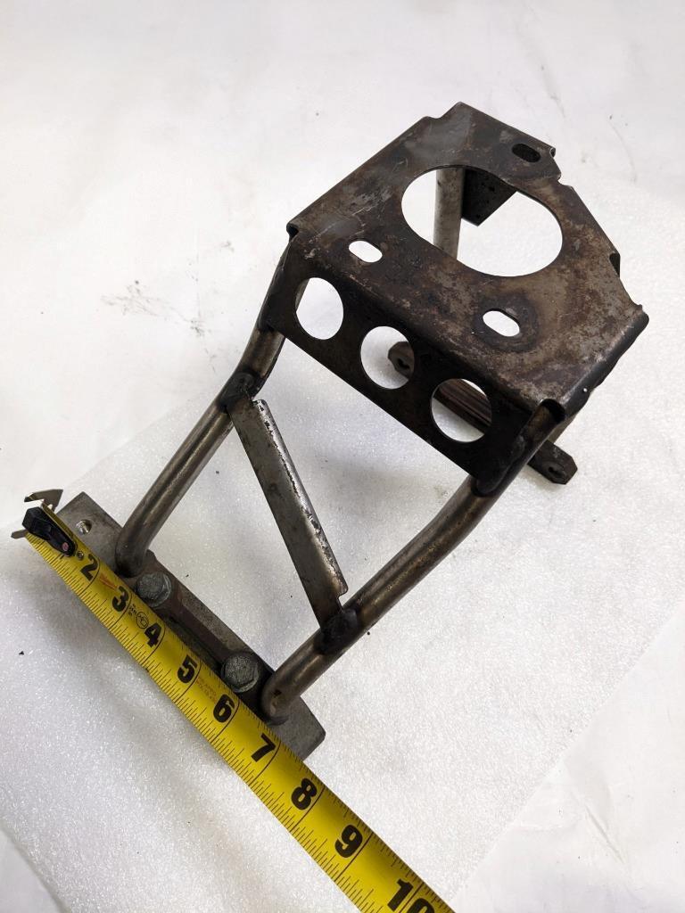 PORSCHE 996 MUFFLER SUPPORT BRACKET (RIGHT) 99611112854 USED 996BGL